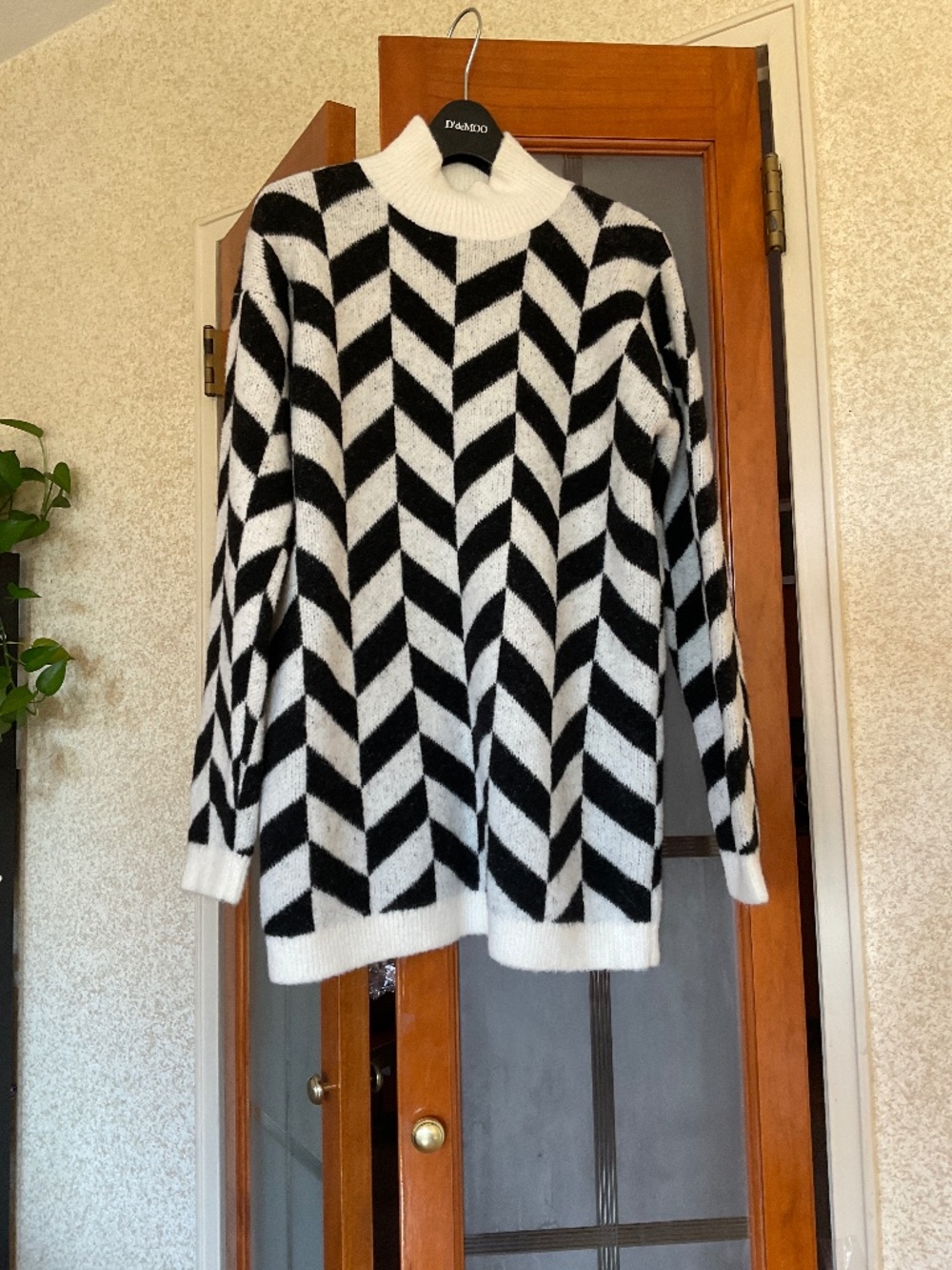 Ann Taylor petite black and white geometric knit sweater